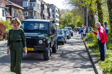903742 Afbeelding van de rouwstoet op de Keulsekade te Utrecht vanwege het overlijden van Wim Fenstra (75) als gevolg ...